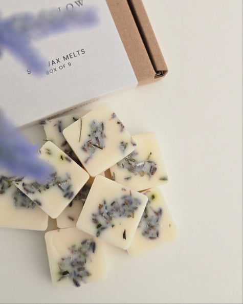 Box of waxmelts with lavender flowers on a light background